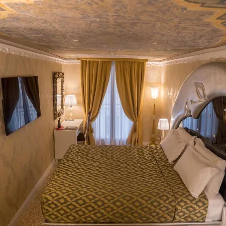 Ego' Boutique - The Silk Road