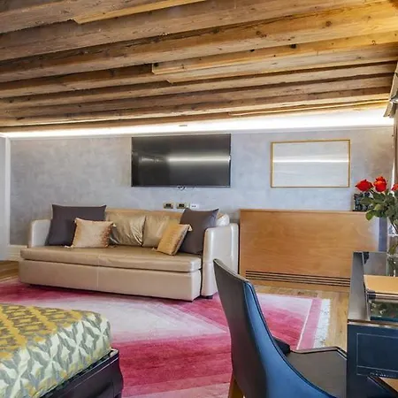 Ego' Boutique - The Silk Road 4*