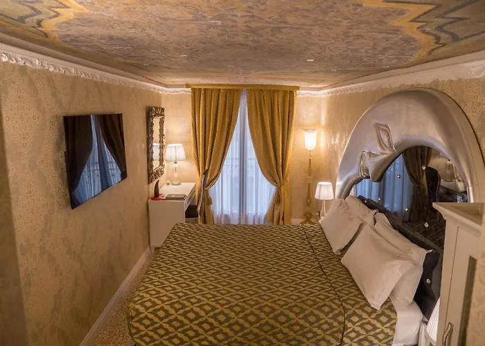 Ego' Boutique - The Silk Road