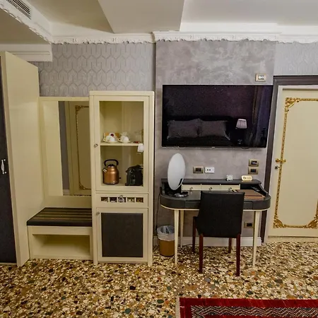 Ego' Boutique - The Silk Road Veneza