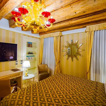 Ego' Boutique - The Silk Road